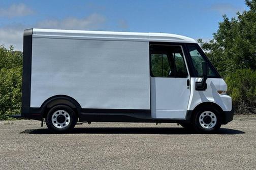Oyster White 2025 Chevrolet BrightDrop 400 FWD 400