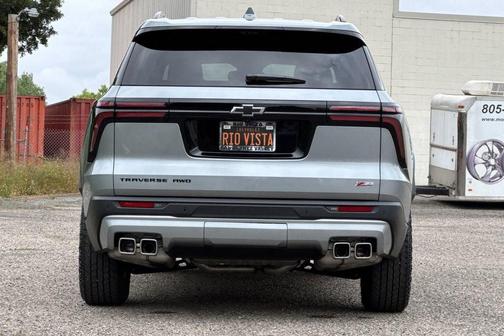 Sterling Gray Metallic 2024 Chevrolet Traverse AWD Z71