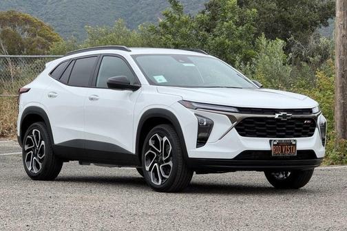 Summit White 2026 Chevrolet Trax FWD 2RS