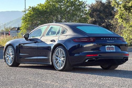 2018 Porsche Panamera 4