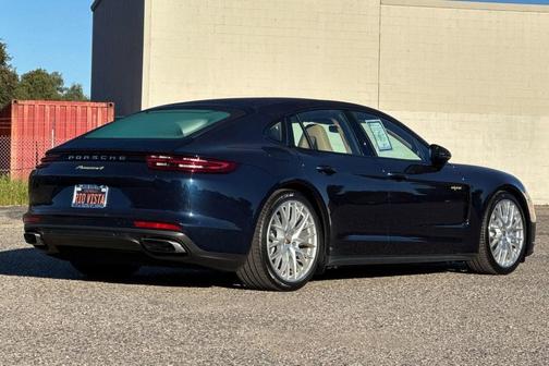 2018 Porsche Panamera 4