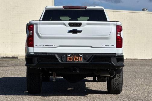 Summit White 2026 Chevrolet Silverado 2500 Custom