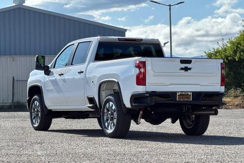 Summit White 2026 Chevrolet Silverado 2500 Custom