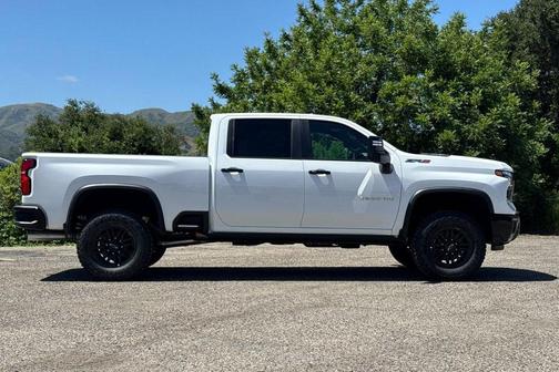 Summit White 2026 Chevrolet Silverado 2500 Crew Cab, Standard Bed, XR2, 4WD