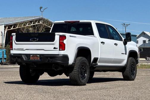 Summit White 2026 Chevrolet Silverado 2500 Crew Cab, Standard Bed, XR2, 4WD