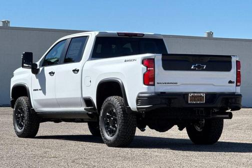 Summit White 2026 Chevrolet Silverado 2500 Crew Cab, Standard Bed, XR2, 4WD