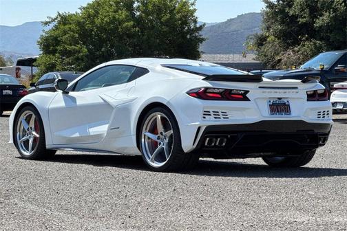 2025 Chevrolet Corvette E-Ray RWD Coupe 2LZ