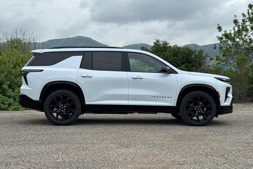 Polar White Tricoat 2026 Chevrolet Traverse RS