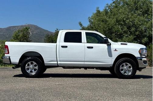 2024 RAM 3500 Tradesman Crew Cab 4x4 6'4' Box