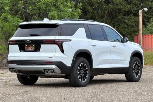 Polar White Tricoat 2026 Chevrolet Traverse AWD Z71