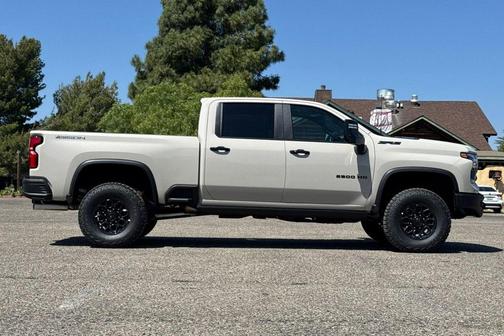 White Sands 2026 Chevrolet Silverado 2500 Crew Cab, Standard Bed, XR2, 4WD