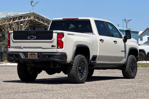 White Sands 2026 Chevrolet Silverado 2500 Crew Cab, Standard Bed, XR2, 4WD