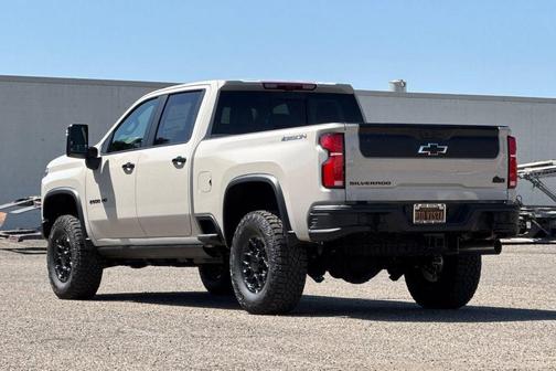 White Sands 2026 Chevrolet Silverado 2500 Crew Cab, Standard Bed, XR2, 4WD
