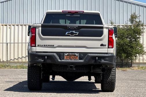 White Sands 2026 Chevrolet Silverado 2500 Crew Cab, Standard Bed, XR2, 4WD