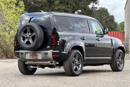 2022 Land Rover Defender 110 X-Dynamic SE