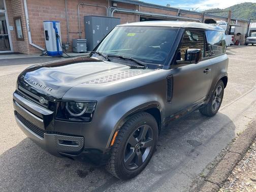 2023 Land Rover Defender V8