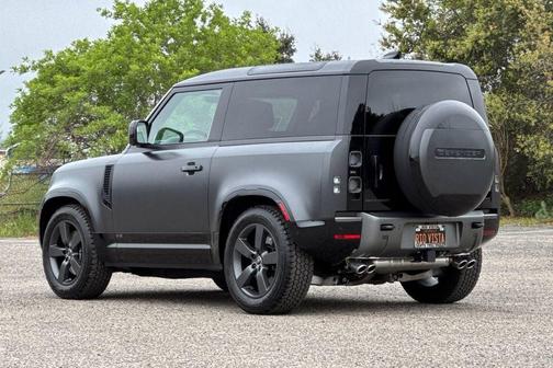 2023 Land Rover Defender V8
