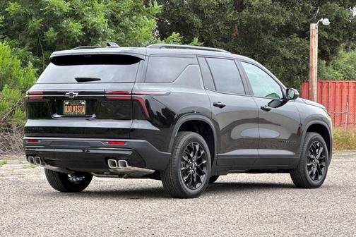 Mosaic Black Metallic 2026 Chevrolet Traverse LT