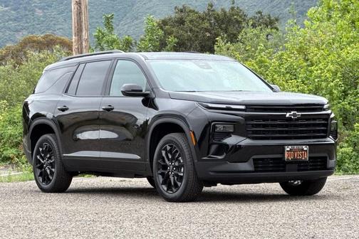 Mosaic Black Metallic 2026 Chevrolet Traverse LT