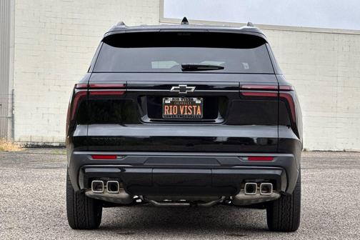 Mosaic Black Metallic 2026 Chevrolet Traverse LT