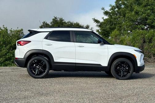 Summit White 2026 Chevrolet Trailblazer LT