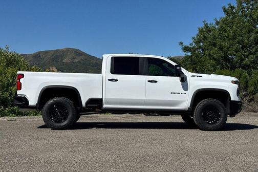 Summit White 2026 Chevrolet Silverado 2500 Crew Cab, Standard Bed, XR2, 4WD