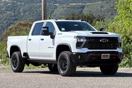 Summit White 2026 Chevrolet Silverado 2500 Crew Cab, Standard Bed, XR2, 4WD