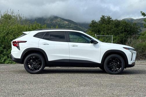 Summit White 2026 Chevrolet Trax FWD ACTIV