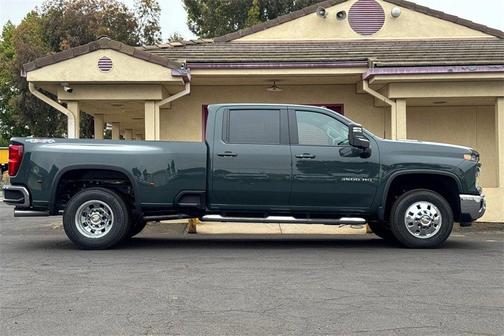 2025 Chevrolet Silverado 3500 LT