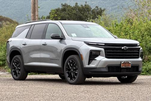 Sterling Gray Metallic 2026 Chevrolet Traverse LT