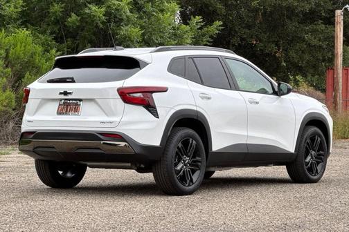 Summit White 2026 Chevrolet Trax FWD ACTIV
