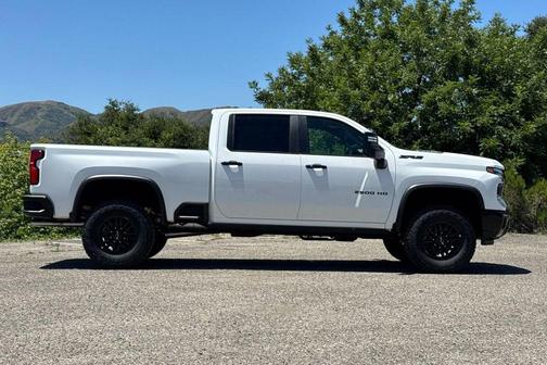 Summit White 2026 Chevrolet Silverado 2500 Crew Cab, Standard Bed, XR2, 4WD