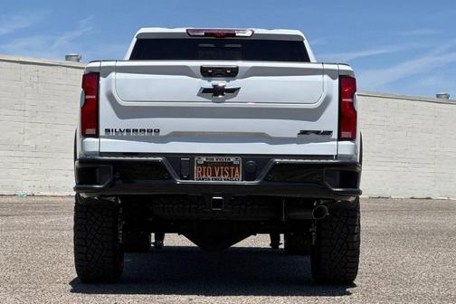 Summit White 2026 Chevrolet Silverado 2500 Crew Cab, Standard Bed, XR2, 4WD