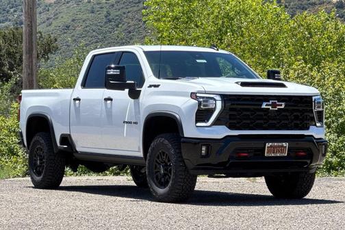 Summit White 2026 Chevrolet Silverado 2500 Crew Cab, Standard Bed, XR2, 4WD