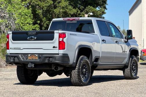 2024 Chevrolet Silverado 2500 4WD Crew Cab Standard Bed ZR2