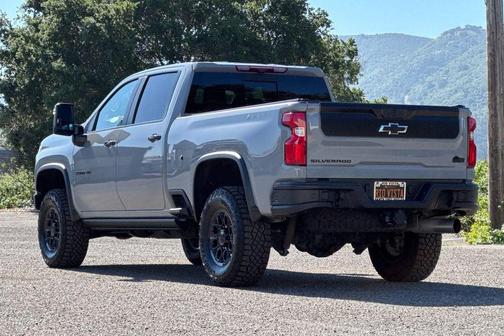 2024 Chevrolet Silverado 2500 4WD Crew Cab Standard Bed ZR2