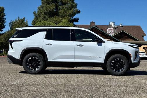 Polar White Tricoat 2026 Chevrolet Traverse AWD Z71