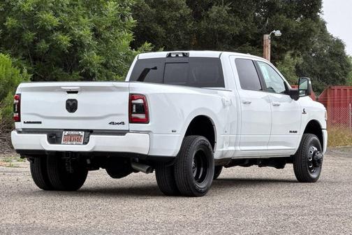 Bright White Clearcoat 2024 RAM 3500 Laramie Crew Cab 4x4 8' Box