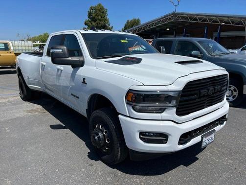 Bright White Clearcoat 2024 RAM 3500 Laramie Crew Cab 4x4 8' Box