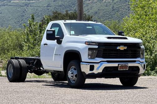 Summit White 2026 Chevrolet Silverado 3500 WT