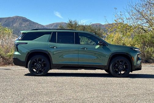 Trillium Green Metallic 2027 Chevrolet Traverse RS