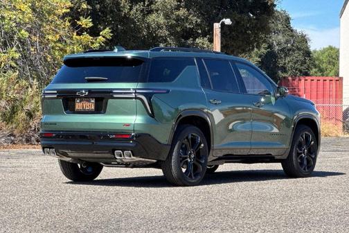 Trillium Green Metallic 2027 Chevrolet Traverse RS