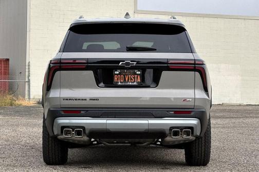 Sandstone Gray 2026 Chevrolet Traverse AWD Z71
