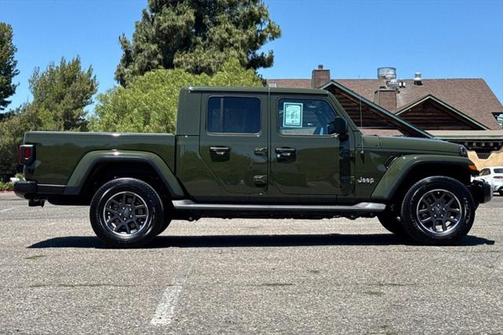 2022 Jeep Gladiator Overland