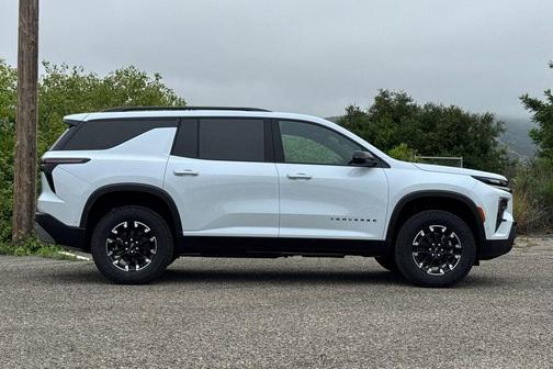 Polar White Tricoat 2026 Chevrolet Traverse AWD Z71