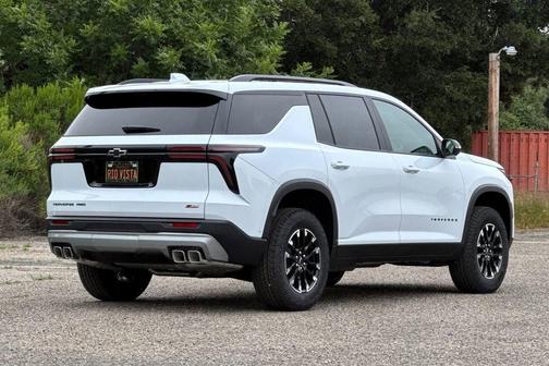Polar White Tricoat 2026 Chevrolet Traverse AWD Z71