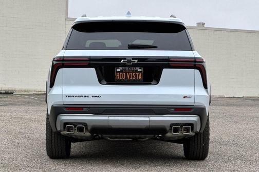 Polar White Tricoat 2026 Chevrolet Traverse AWD Z71