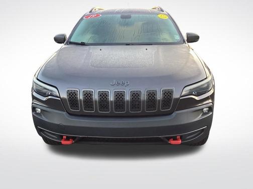 Granite Crystal Metallic Clearcoat 2019 Jeep Cherokee Trailhawk