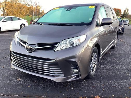 2018 Toyota Sienna XLE