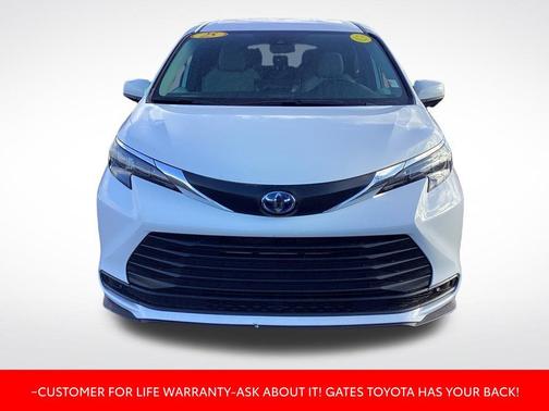 2025 Toyota Sienna LE